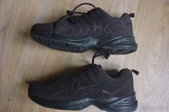 vycházkové boty Nike tmavohnědé