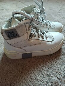 Dívčí kotníkové celoroční kožené boty tenisky vel.31