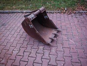 Lžíce podkopová zubatá 60 cm, D10