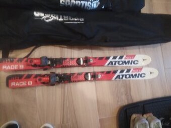 Dětské lyže 110 cm, přeskáče,helma,brýle, hůlky