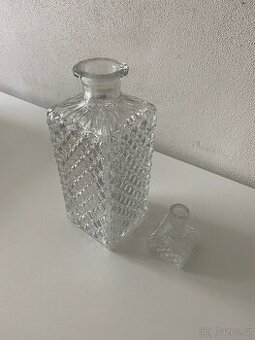 Starožitná broušená karafa