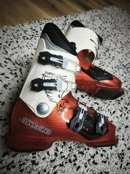 Lyžařské boty Atomic Hawx plus 24