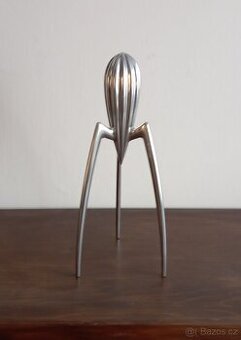 Designový odšťavňovač Juicy Salif  od firmy Alessi