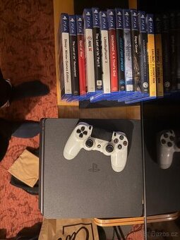 Prodám PS4 s ovladačem + hry