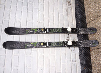 Dětské juniorské freestyle lyže 121 cm TecnoPro Twintip.