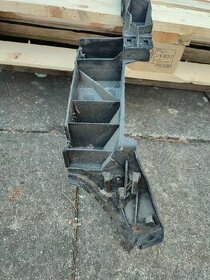 VW Polo vodítko uchycení držák zadního nárazníku