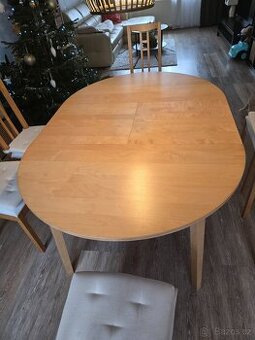 rozkládací oválný stůl