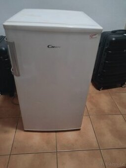 Malá lednice s mrazákem