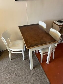 Jídelní stůl se židlemi