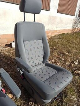 Prodám kapitánské sedačky VW  T5 Caravelle s lok