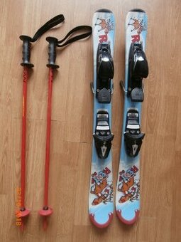 Lyže,lyžáky,helma,brýle