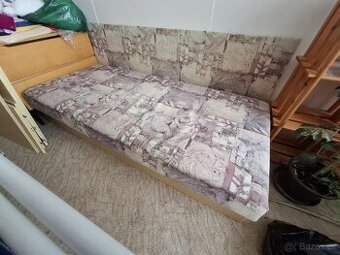 Válenda s úložným prostorem + čelo