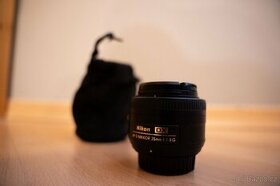 Objektiv Nikon 35 mm f/1,8 AF-S NIKKOR G DX, skvělý stav