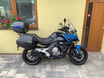 CF Moto 650 MT