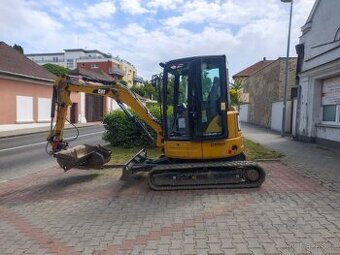 Pásový minibagr CAT 303,5 E