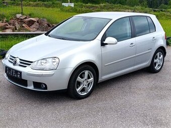 VW Golf 5 1.6i 75kw -málo najeto