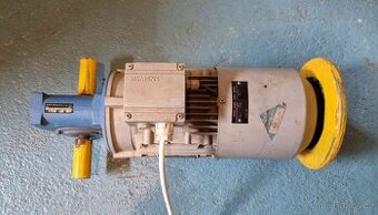 Elektromotor s převodovkou a brzdou