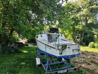 Prodám kajutovou plachetnici s přívesem