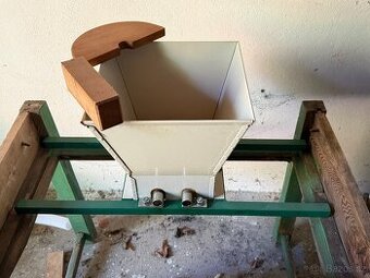 Ruční drtič ovoce a lis na ovoce 20 L