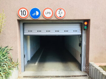 Pronájem garážového hydraulického stání, ulice Pešlova, Prah