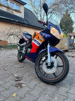Hondu cbr125r repsol