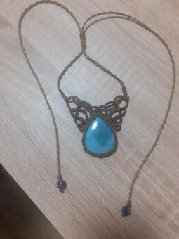 Náhrdelník s krásným modrým kamenem