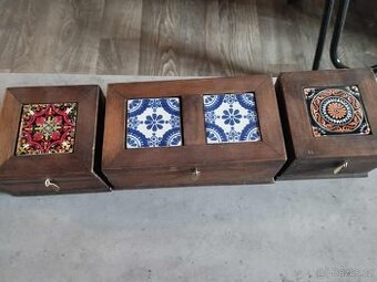 Sada ručně vyráběných dřevěných krabiček