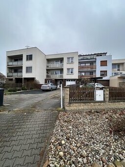 Prodej vyčleněné bytové jednotky v RD s parkovacími místy a 