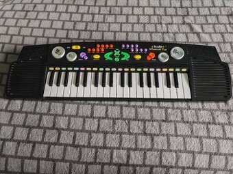 Dětské piano se spoustou funkcí a možností