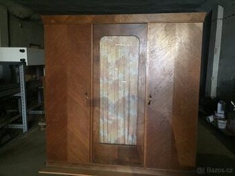 Šatní skříň trojdílná prosklená