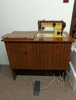 Škříňový šicí stroj Veritas