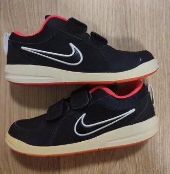 Nové dívčí tenisky Nike vel. 31 - 2. jakost - levně