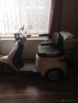 Elektroskútr HECHT bílý tříkolka 800W CITIS MAX