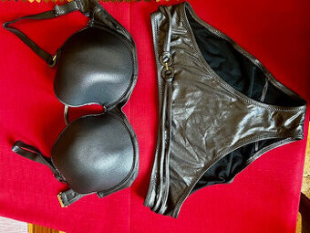 Nové dvoudílné plavky Triola s lesklým povrchem 70H/90