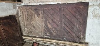 Masivní dřevěná vrata