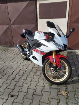 🏍️ Yamaha YZF-R125 60th Anniversary (2021) – ČR, 14 000 km