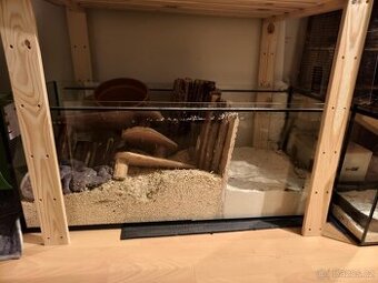 Prodám velké akvárko (40x40x100cm) - 1