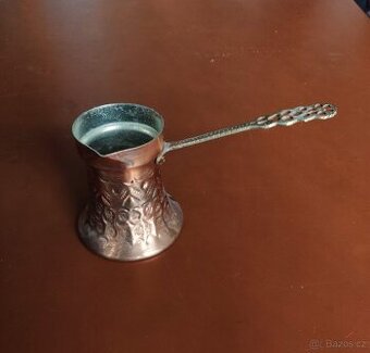 měděná džezva koupená na balkáně