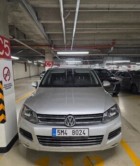 Volkswagen Touareg V6 3.0 TDI 150 kW | vzduch | kůže | xenon