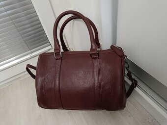 Vínově červená kabelka