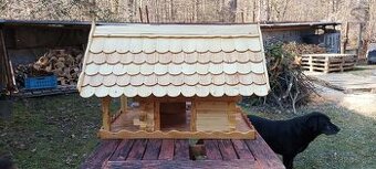 Ptačí budka z masivu