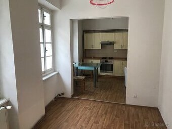 Byt v centru Liberce s výhledem na radnici od 1.7.2025