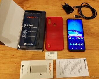 Mobilní telefon Motorola MOTO E6i červený (Electric Pink)