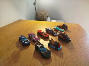 Hot wheels -9 autíček (včetně Star wars edice)-dobrý stav