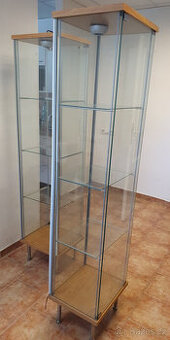 Skleněná skřínka/vitrína