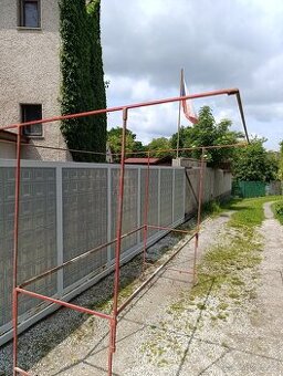 Prodám dva prodejní stánky, kovová konstrukce, bez plachty - 1