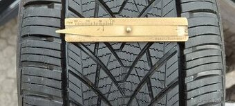 Celoroční pneu 205/50R17 Tracmax (88)