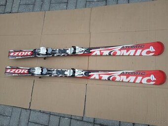 Lyže Atomic 141 cm