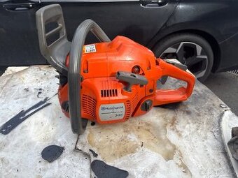 Motorová řetězová pila značky Husqarna 345 farmář