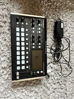 Video střižna Roland V-8HD